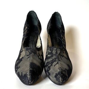Giorgio Armani Vintage Lace Pumps size 35
